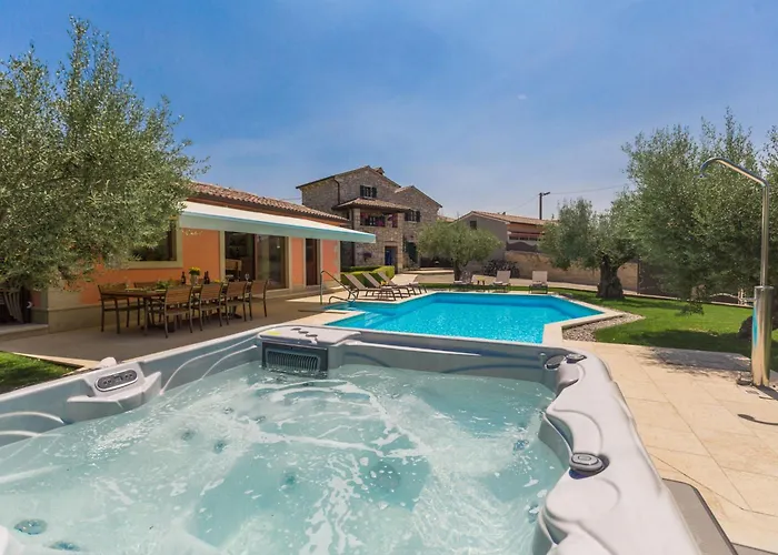 Villa Ulika Mit Pool Und Jacuzzi