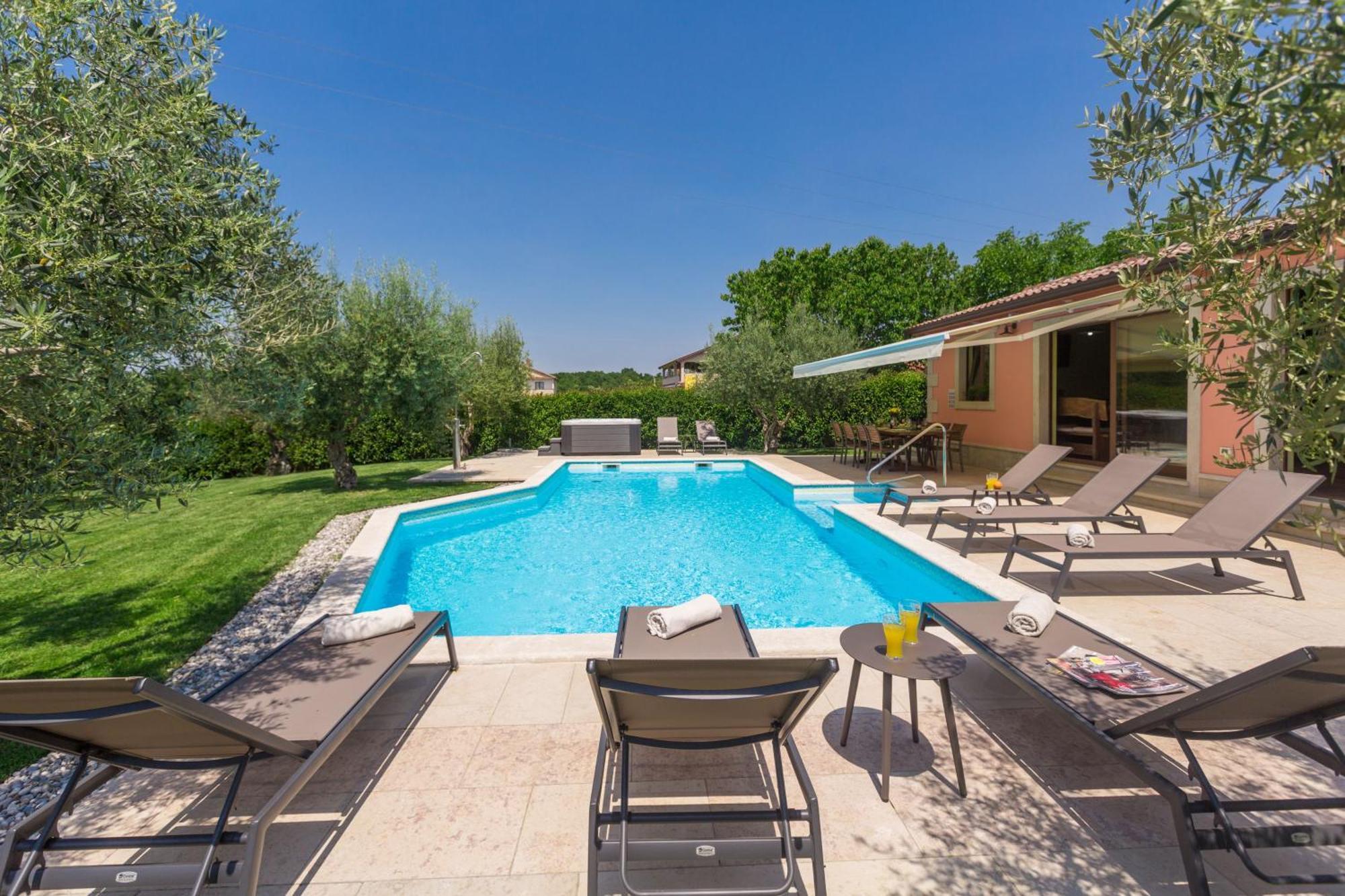 Ulika Mit Pool Und Jacuzzi Ferienhaus Poreč
