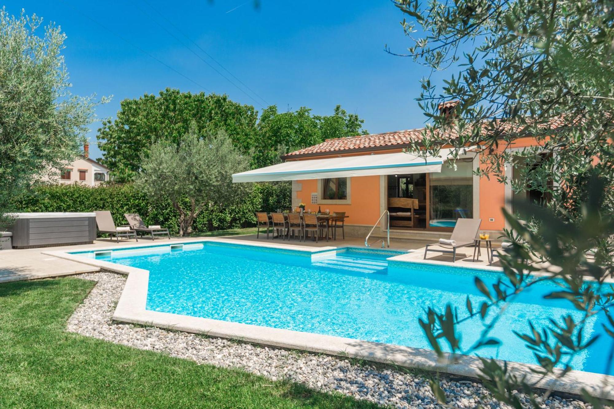 Ulika Mit Pool Und Jacuzzi Poreč
