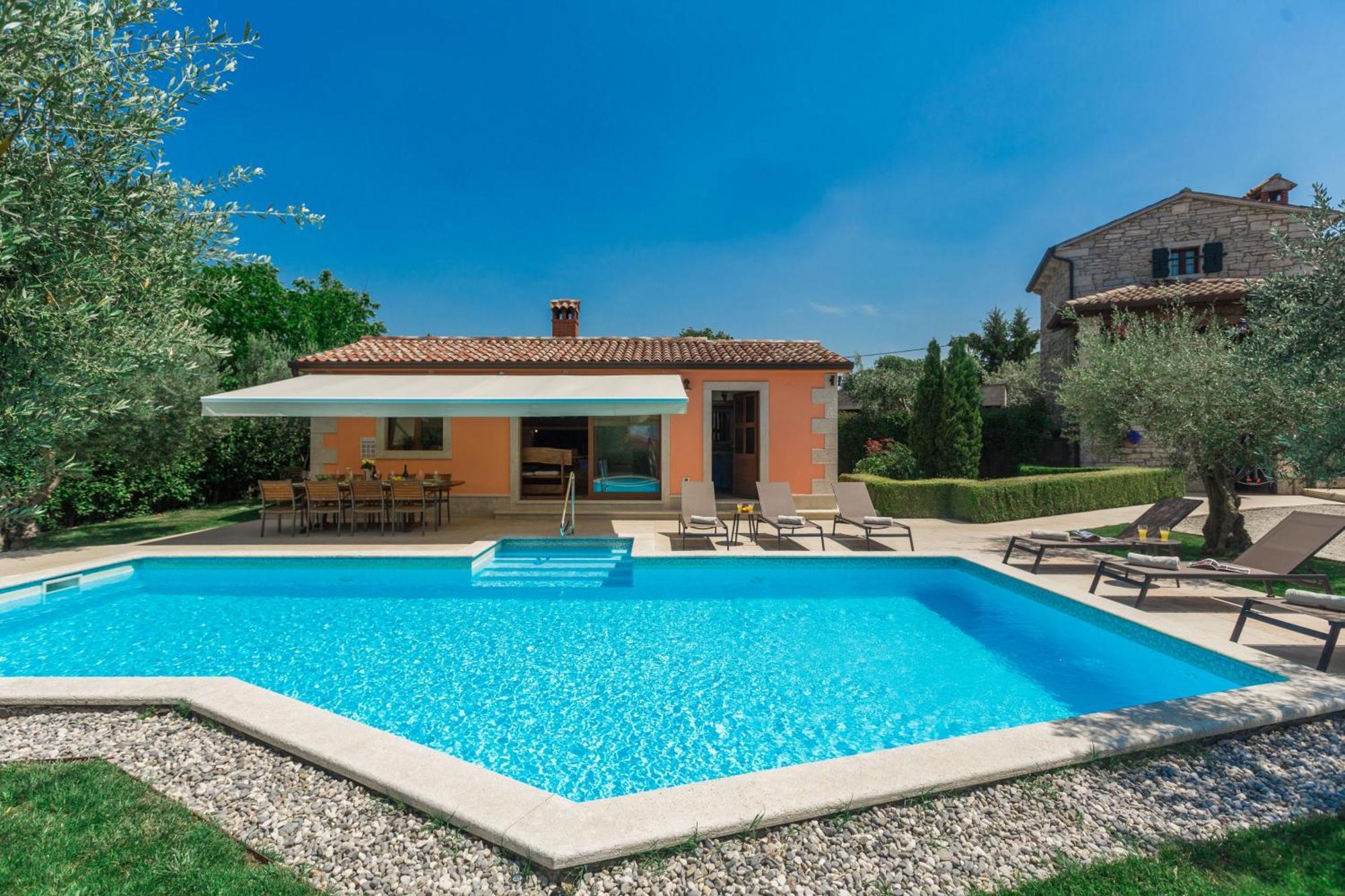 Ferienhaus Ulika Mit Pool Und Jacuzzi