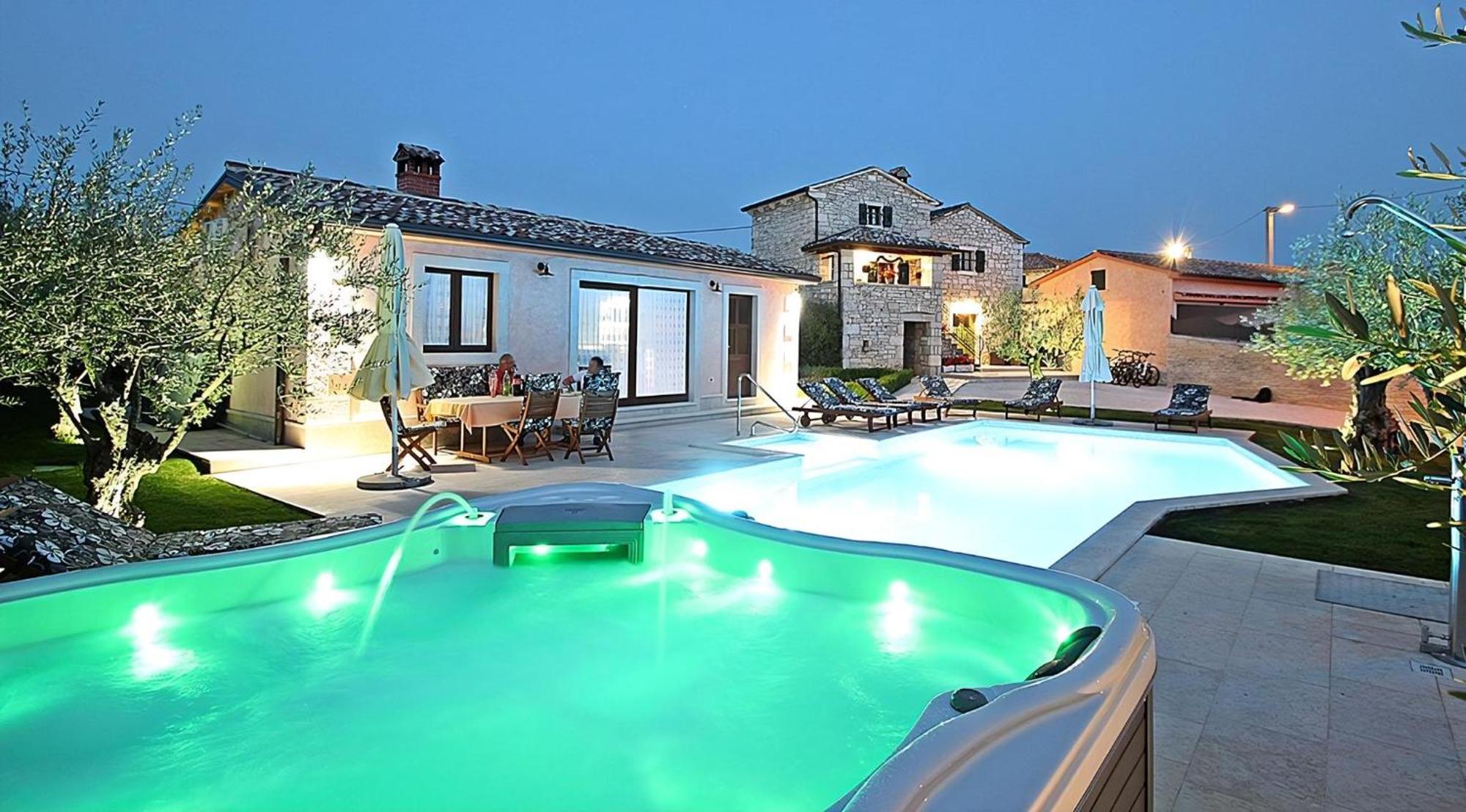 Ulika Mit Pool Und Jacuzzi Poreč
